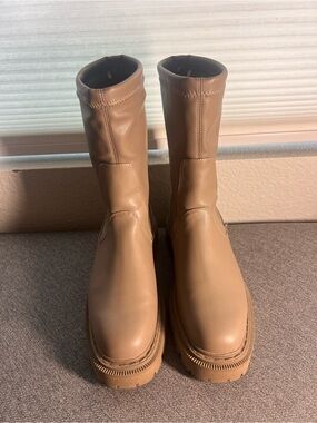 H&M Taupe Platform Chelsea Boots

Size 5.5 but fit more like a size 6. Run big.